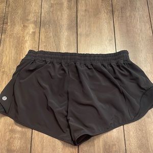 Lululemon Hottie Hot High Rise 2.5 inch Size 14